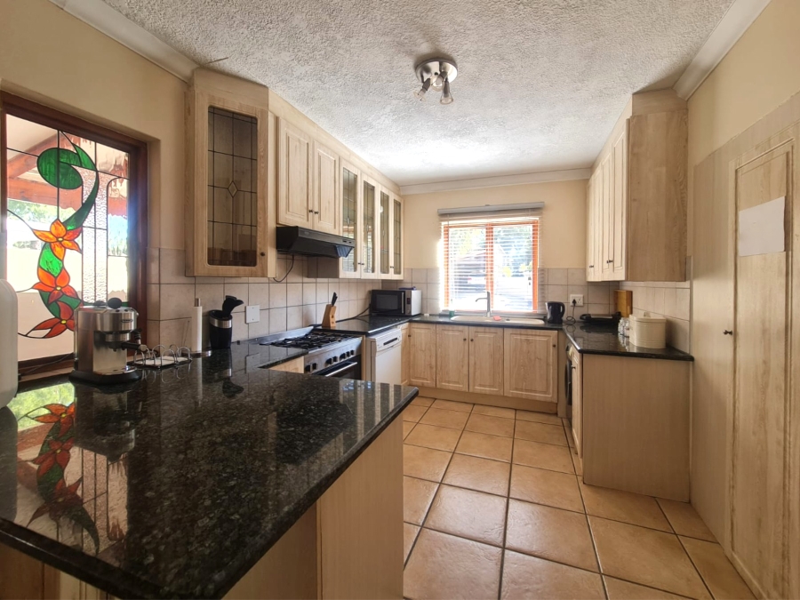 To Let 4 Bedroom Property for Rent in Eagles Landing North West